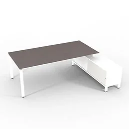 Bureau de direction sur retour porteur gamme RIO – 220 x 165 cm – plateau verre gris souris – piètement blanc – portes blanches