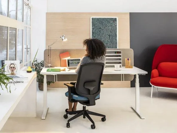 Bureau individuel Drive avec réglage en hauteur électrique – MDD