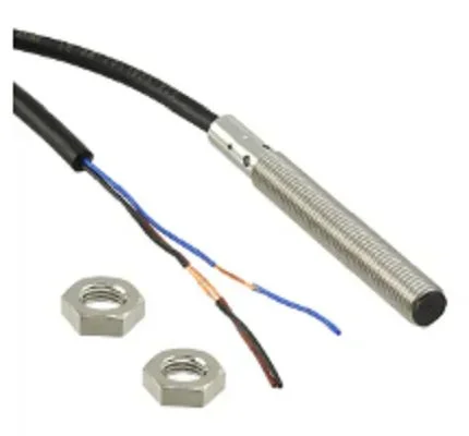 Capteur de proximité Omron, M8, Détection 2 mm, PNP NO, 10 → 30 V c.c.