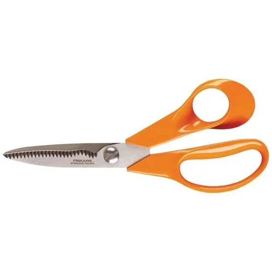 CISEAUX UNIVERSELS DE JARDIN S92 18 CM LAMES STRIÉES FISKARS – 1000555