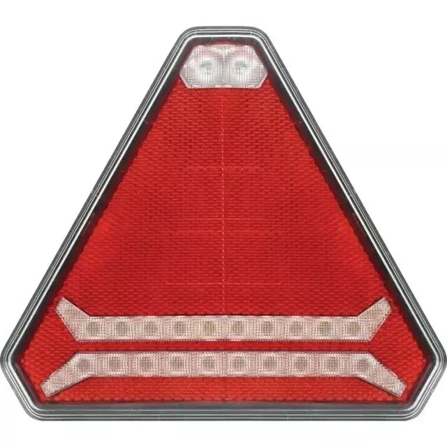 Feu arrière droit dynamique triangle 5 fonctions 12-24v connexion rapide mâle 8 pin Techni-Power