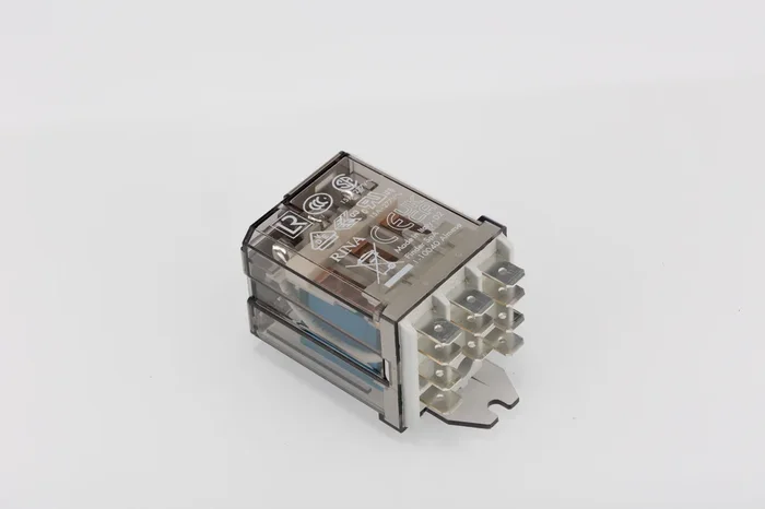 Relais de puissance Finder 62, 3 RT, bobine 24V c.c. Montage sur platine 2.2W