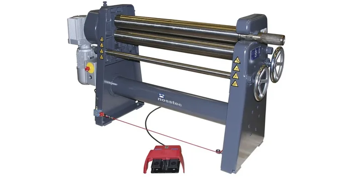 Rouleuse électrique à 3 rouleaux asymétriques largeur du travail 2040 mm épaisseur jusque 3 mm en acier 1,1 kW 230V Nosstec