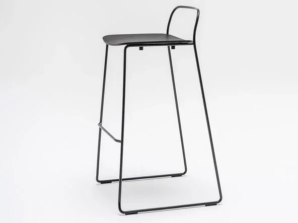 Tabouret haut Afi avec assise en chêne – MDD